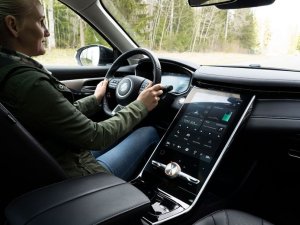 Onderzoek bewijst: fysieke knoppen in de auto zijn beter dan touchscreens