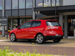 Koop jij deze mooiste Golf GTI van Marktplaats of een van z'n concurrenten?