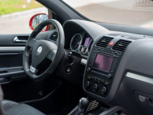 Koop jij deze mooiste Golf GTI van Marktplaats of een van z'n concurrenten?