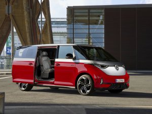 Test Volkswagen ID.Buzz LWB en GTX: zo bijten BMW-rijders zich stuk op en bestelbus