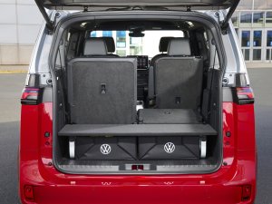 Test Volkswagen ID.Buzz LWB en GTX: zo bijten BMW-rijders zich stuk op en bestelbus