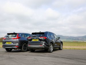 Tweedehands hybrides: Toyota RAV4 vs. Honda CR-V - ga je voor de mooiste of de ruimste?