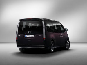 Deze nieuwe elektrische bus neemt zomaar negen mensen mee