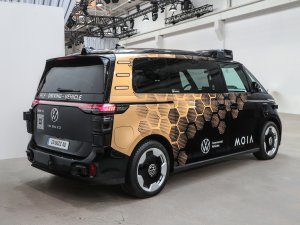 Het eerste in Europa geproduceerde autonome voertuig is een feit