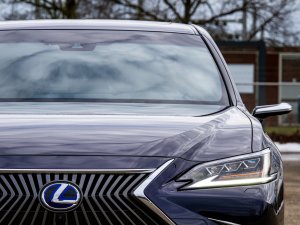 Eerste review Lexus ES 300h: Voegen die digitale buitenspiegels iets toe?