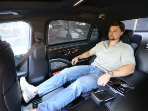 TEST: Deze 6 luxefuncties uit de nieuwe S-Klasse willen we ook in gewone auto’s