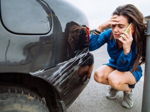 Nieuwe regels rijexamen verplichten je iets te doen wat bijna overal verboden is