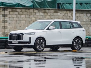 Jaecoo J5 (2025) wil Volvo XC40-rijders verleiden met imposante waterval-grille