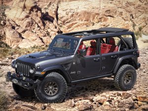 Jeep Wrangler met V8 verpest het Ford Bronco-feestje