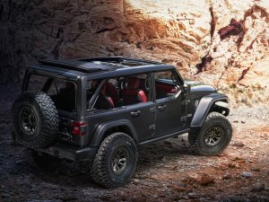 Jeep Wrangler met V8 verpest het Ford Bronco-feestje