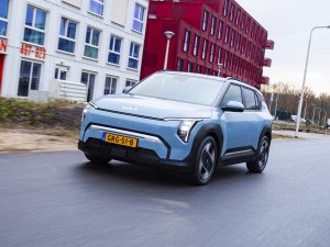 Autoverkopen april 2025: de laatste maand waarin de Kia EV3 aan kop gaat (en dit is waarom)