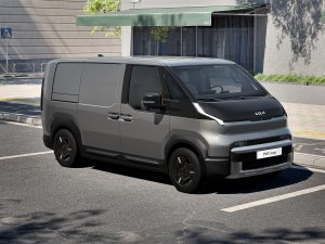 Kia op jacht naar succes in bedrijfswagenwereld: PV5 legt ID. Buzz Cargo en e-Transporter het vuur aan de schenen