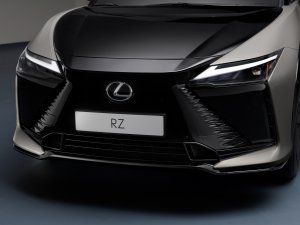 Zo rijdt de Lexus RZ met dat gekke stuur (en meer actieradius)