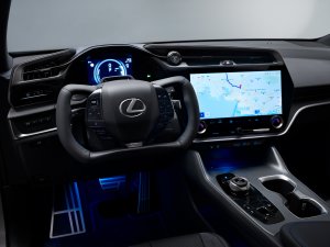 Zo rijdt de Lexus RZ met dat gekke stuur (en meer actieradius)