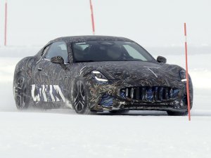 De nieuwe Maserati GranTurismo voldoet aan alle elektrische auto-clichés