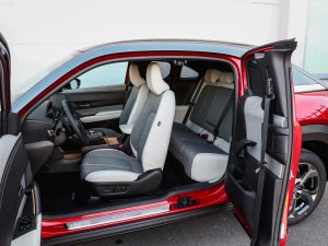 Elektrische suv’s getest: waarom niemand achter in een Mazda MX-30 wil zitten