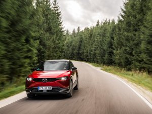 Mazda vernieuwt de plug-in hybride die iedereen altijd over het hoofd ziet