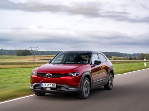 Mazda vernieuwt de plug-in hybride die iedereen altijd over het hoofd ziet