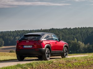 Mazda vernieuwt de plug-in hybride die iedereen altijd over het hoofd ziet