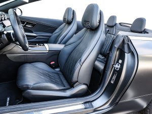 TEST Mercedes CLE Cabriolet verslaat BMW 430i Cabrio met lelijkste accessoire ooit