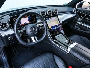 TEST Mercedes CLE Cabriolet verslaat BMW 430i Cabrio met lelijkste accessoire ooit