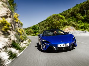 McLaren Artura Spider (2024) review: grandioos en betoverend, maar niet giftig