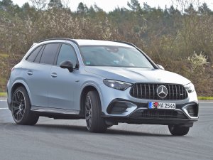 Test: Mercedes-AMG GLC 63 is beter en moderner dan Alfa Stelvio, maar laat het op één onderdeel afweten