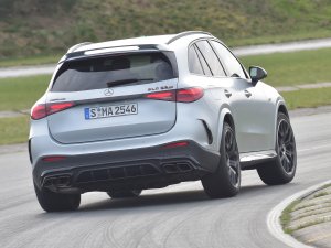 Test: Mercedes-AMG GLC 63 is beter en moderner dan Alfa Stelvio, maar laat het op één onderdeel afweten