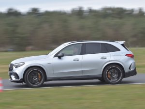 Test: Mercedes-AMG GLC 63 is beter en moderner dan Alfa Stelvio, maar laat het op één onderdeel afweten