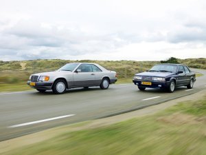 Mercedes 300 CE vs. Volvo 780 - Op je paasbest in twee klassieke coupés