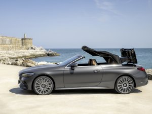 TEST Waarom de schaarse Mercedes CLE Cabriolet de betovering keihard verbreekt