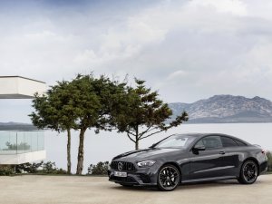 Facelift Mercedes E Klasse Coupé en Cabriolet: geduld wordt beloond