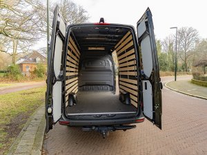 Test Mercedes-Benz eSprinter (2025): solide, ruim, comfortabel, maar sprintje trekken is niet zijn ding