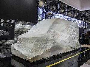Beeldhouwer hakt door: meer lijnen toekomstige Mercedes-Benz Sprinter