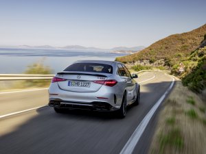 AMG geeft toe dat het de honger naar V8's onderschatte, maar komt met knotsgekke EV