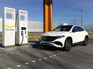 Mercedes-baas: “E-fuels zijn onzinnig, elektrisch rijden is superieur”