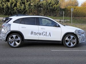 Nieuwe Mercedes GLA geeft zich bloot