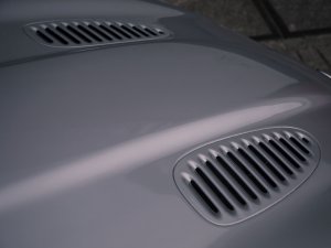 Aston Martin DB7 Vantage - Jaguar XKR: Poepchic, maar niet poenerig