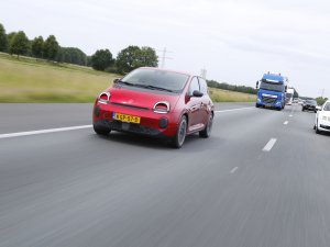 Terwijl de brandstofprijs door het dak gaat, rijd je spotgoedkoop in deze geliefde EV