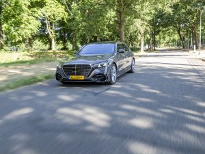 TEST: Deze 6 luxefuncties uit de nieuwe S-Klasse willen we ook in gewone auto’s