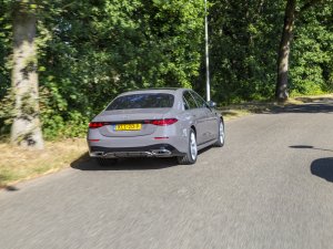 TEST: Deze 6 luxefuncties uit de nieuwe S-Klasse willen we ook in gewone auto’s