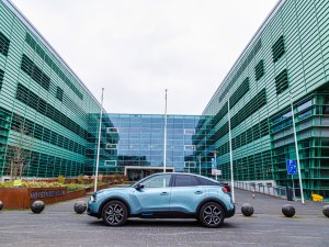 Test - Over de elektrische Citroën e-C4 kun je heerlijk mopperen