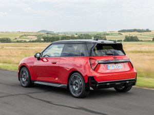TEST elektrische hot hatches: de Alpine A290, Cupra Raval en Mini Cooper SE sprinten als een 911