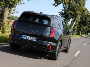 TEST - Mini Countryman is ruimer dan Volvo XC40, maar gaat alsnog onderuit