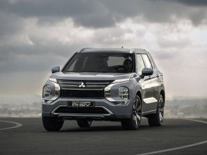 Zo gaat de nieuwe Mitsubishi Outlander PHEV (2025) zijn concurrenten te lijf