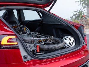 Dit 16 jaar oude model van Tesla krijgt weer een facelift