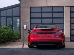 Dit 16 jaar oude model van Tesla krijgt weer een facelift