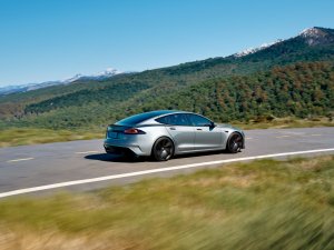 Dit 16 jaar oude model van Tesla krijgt weer een facelift