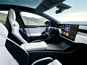 Dit 16 jaar oude model van Tesla krijgt weer een facelift