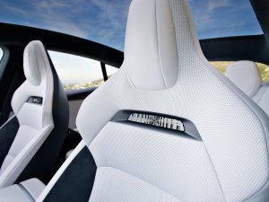 Dit 16 jaar oude model van Tesla krijgt weer een facelift